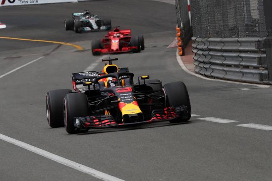 La gara è dominata da Ricciardo davanti a Vettel e Hamilton. Lapresse